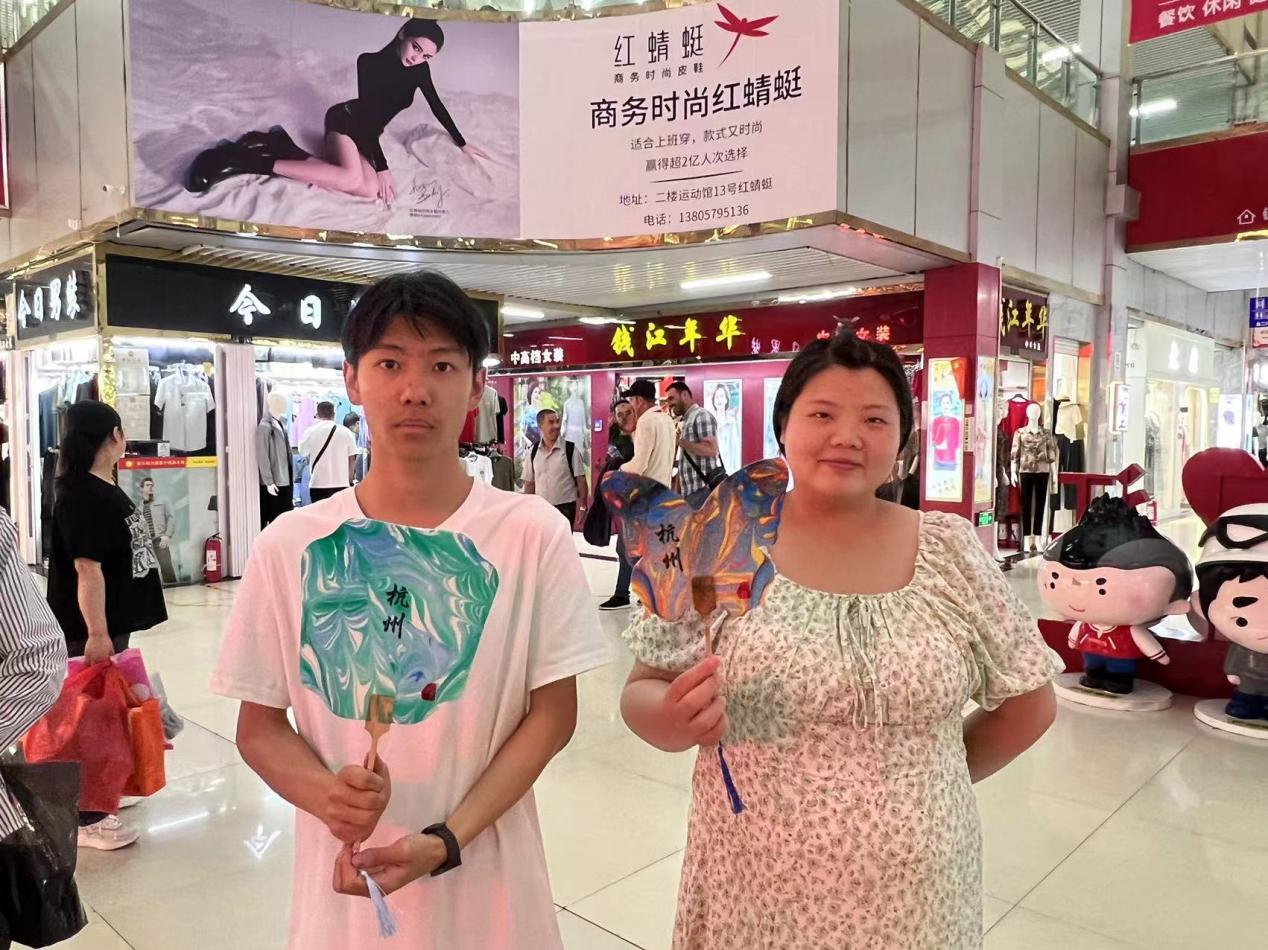 重拾蒲扇纳凉回忆，，，，，，一把非遗漆扇迎仲夏