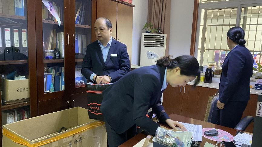 焕然“衣”新，，，，，整“装”待发——钱江商城工服换新，，，，，服务更出色！