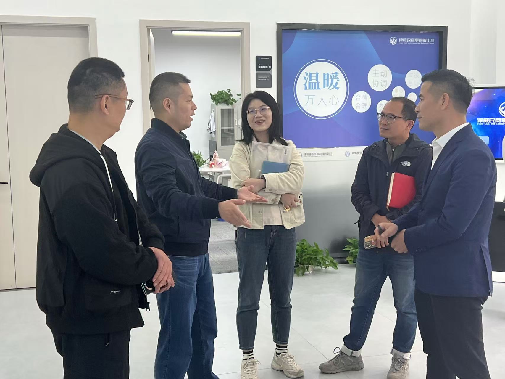 拱墅区祥符街道党工委副书记姚亦文一行莅临Z6尊龙凯时律威民商事调解中心调研指导