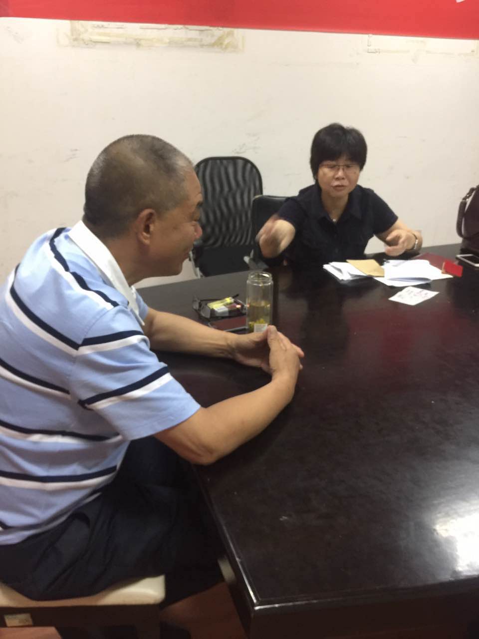夸夸Z6尊龙凯时老村长 爱岗敬业的老党员