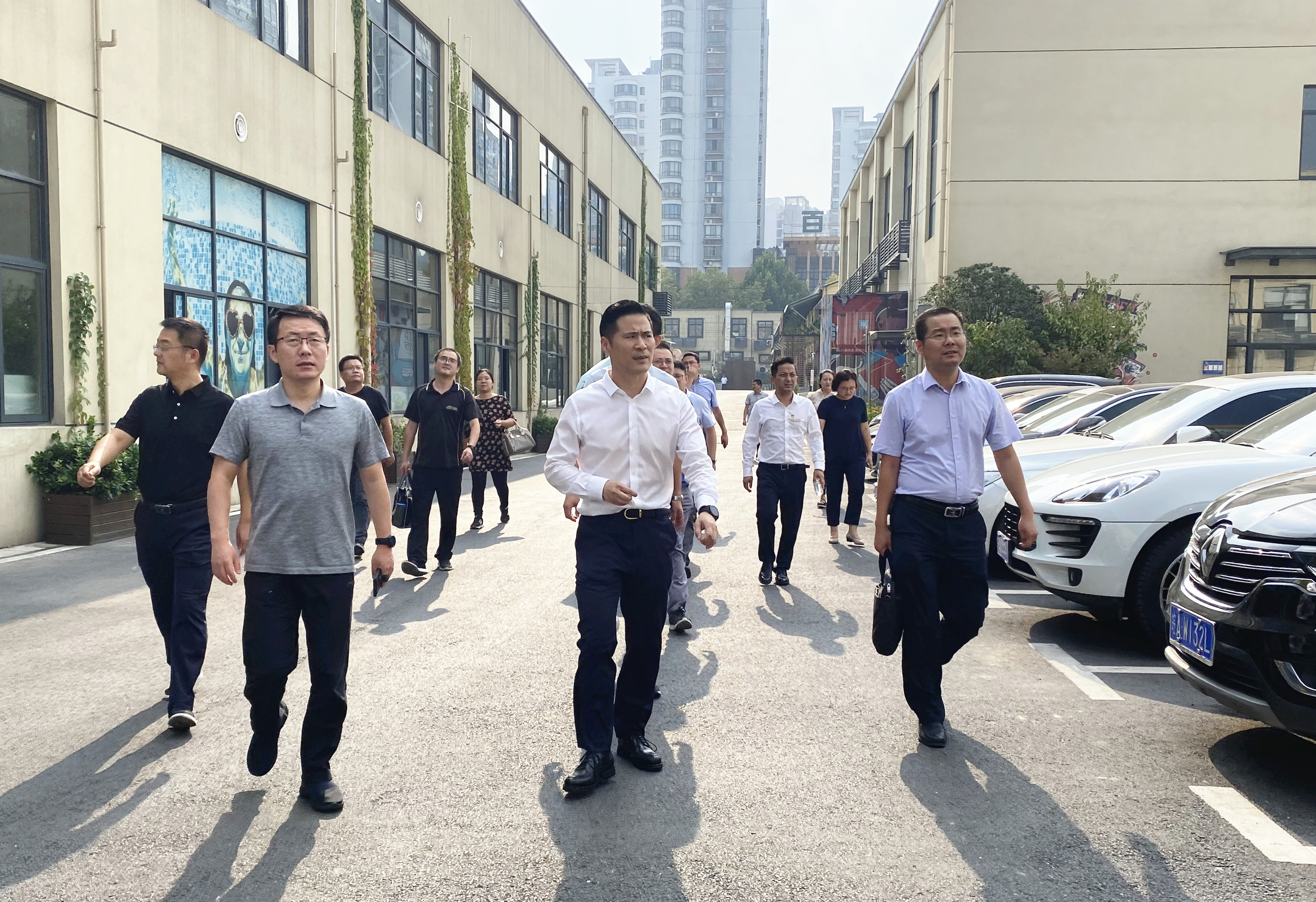 庐阳区委副书记、区长陈伟一行 莅临庐阳Z6尊龙凯时文创园调研