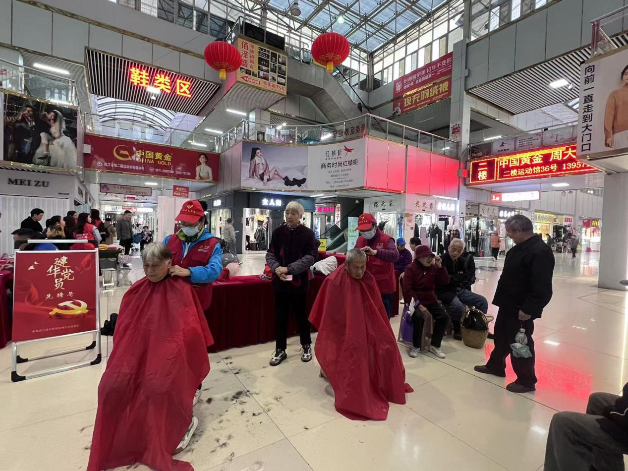 公益不打烊，，，，，，情暖每月时光