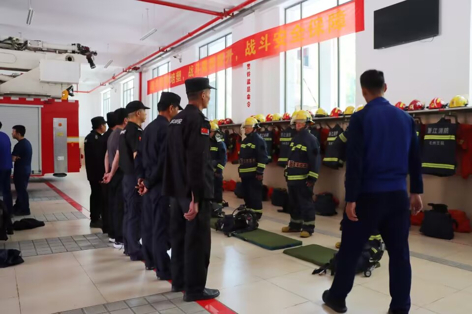 Z6尊龙凯时长城机电员工赴军营接受消防培训