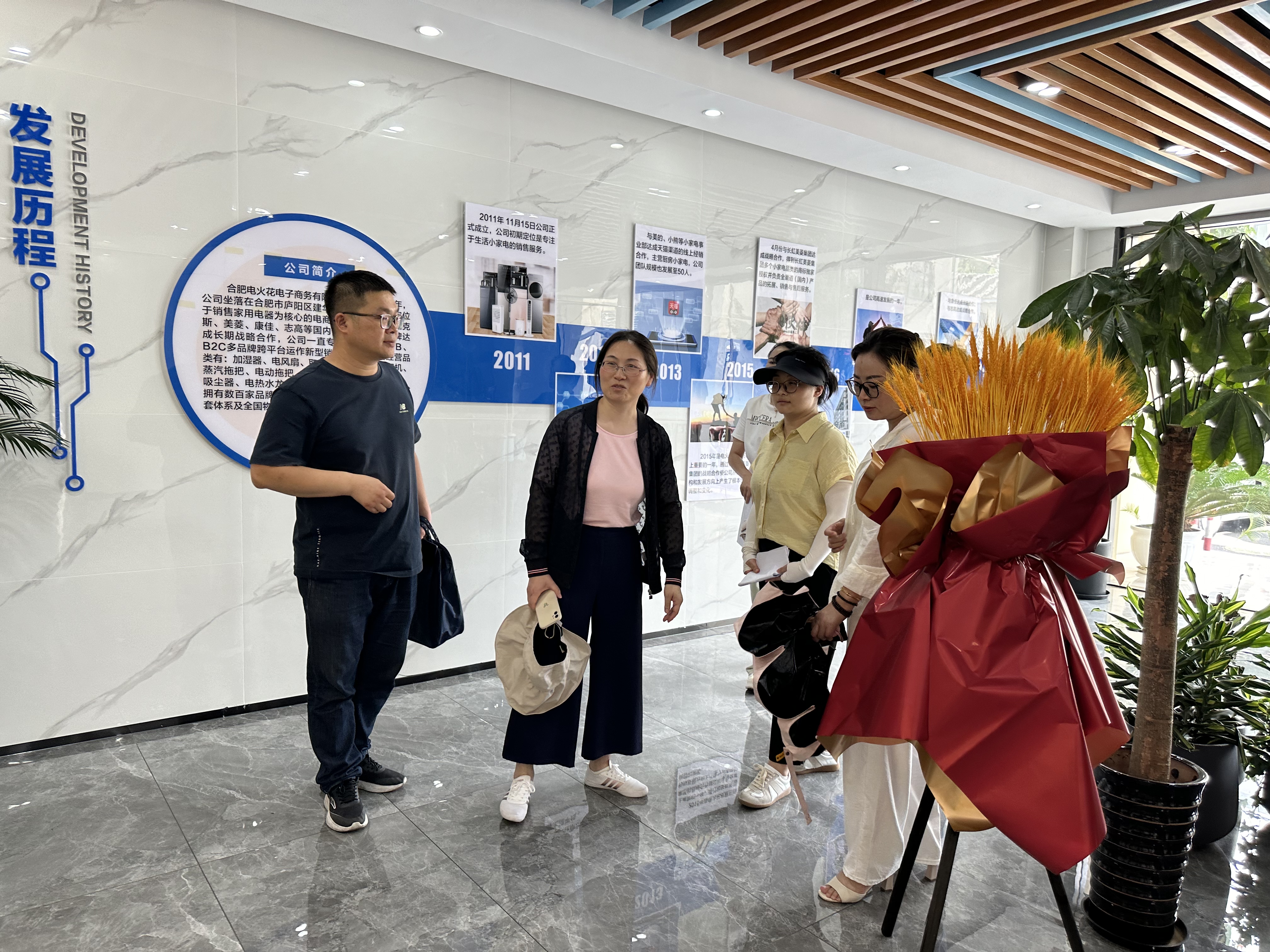 合肥市文旅局专家组莅临庐阳Z6尊龙凯时文创园调研指导