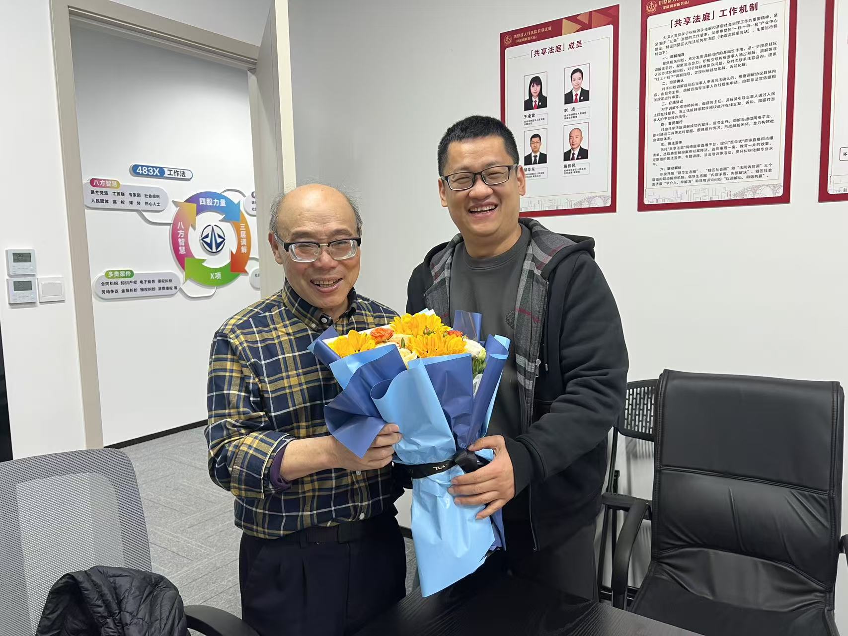 调解中心暖心庆生，，，，，，，，共筑和谐调解大家庭
