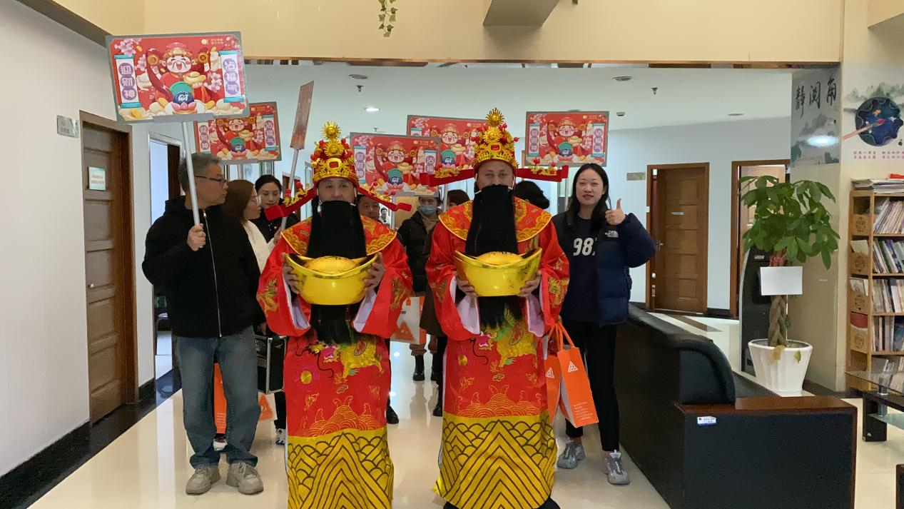 正月十五元宵到，，，，，财神到来，，，，，请接福！