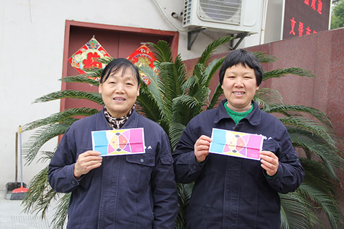 20140313Z6尊龙凯时文创园党支部生日慰问园区“美容师”.jpg